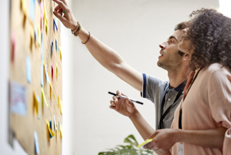 Mennesker samarbejder