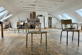 Tomme stole på daghøjskolen